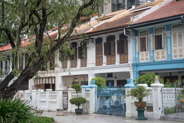 Singapur - 9 Nisan 2022: Zümrüt Tepe Yolu 'ndaki Peranakan' daki evi en iyi şekilde restore edildi. Emerald Hill koruma alanı Orchard Yolu ve Cairnhill Yolu 'nun dışında.