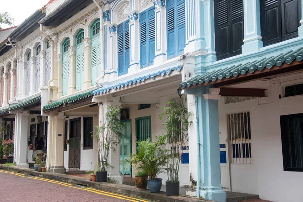 Singapur - 9 Nisan 2022: Zümrüt Tepe Yolu 'ndaki Peranakan' daki evi en iyi şekilde restore edildi. Emerald Hill koruma alanı Orchard Yolu ve Cairnhill Yolu 'nun dışında.