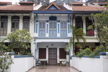 Singapur - 9 Nisan 2022: Zümrüt Tepe Yolu 'ndaki Peranakan' daki evi en iyi şekilde restore edildi. Emerald Hill koruma alanı Orchard Yolu ve Cairnhill Yolu 'nun dışında.