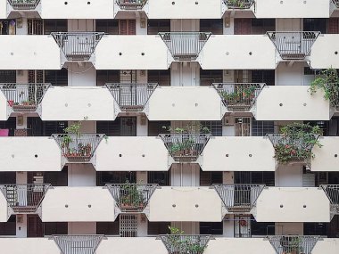 Singapur - 9 Nisan 2022: Singapur 'daki Selegie House HDB dairesinin görüntüsü. Merkez Bölgede bulunan Selegie House 'a en yakın tren istasyonları aracılığıyla ulaşılabilir..