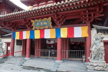 Singapur - 9 Nisan 2022: Çin Mahallesi, Singapur 'daki Buddha Diş Tarihi Tapınağı. 2002 yılında Saygıdeğer Shi Fazhao tarafından kurulmuştur.