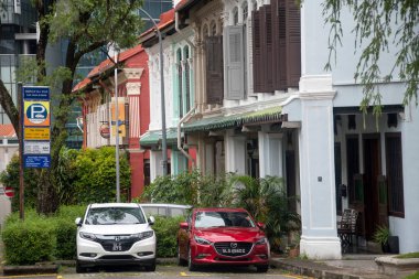 Singapur - 9 Nisan 2022: Zümrüt Tepe Yolu 'ndaki Peranakan' daki evi en iyi şekilde restore edildi. Emerald Hill koruma alanı Orchard Yolu ve Cairnhill Yolu 'nun dışında.