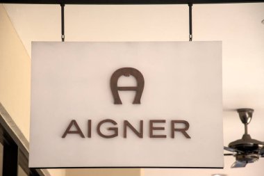 Johor Bahru, Malezya - 17 Nisan 2022: Aigner mağaza tabelası. 1965 'te kurulan marka sadece el çantaları ve deri ürünleri üretiyor.