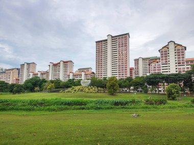 Singapur - 9 Nisan 2022: Singapur 'daki Bishan-Ang Mo Kio Parkı' ndan manzara. Singapur 'un merkezindeki en büyük şehir parklarından biridir.