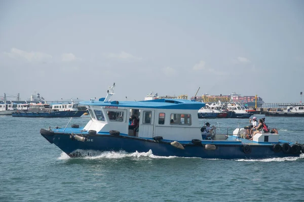 Singapour Mai 2022 Bateau Flottant Dessus Mer Transfert Passager Touriste — Photo