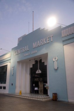 Kuala Lumpur, Malezya - Haziran 09, 2022: Kuala Lumpur 'daki Merkezi Pazar adlı sanat deco binasının ana girişi. Pazar 1888 'de inşa edildi.