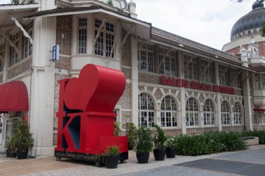 Kuala Lumpur, Malezya - Haziran 09, 2022: Kuala Lumpur Şehir Galerisi cephesi. Şehir Galerisi, KL CBD 'de Ahlaksızlık Merkezi' nin yanındaki manzaralı bir yerdir.