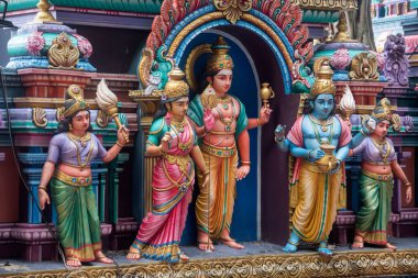 Kuala Lumpur, Malezya - Haziran 06, 2022: Kuala Lumpur, Malezya 'daki Batu mağaralarında Hindu tanrı heykeli. Batu Mağaraları bir kireçtaşı mağara kompleksidir..