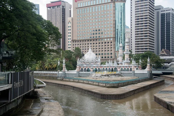 Kuala Lumpur Malezja Cze 2022 Meczet Masjid Jamek Tle Drapaczy — Zdjęcie stockowe