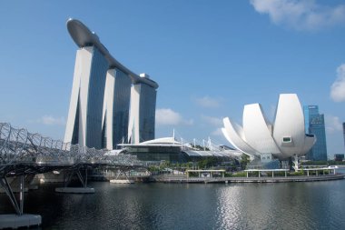 Singapur, 15 Mayıs 2022, Singapur Marina Körfezi Kumları ve Sanat Bilimleri Müzesi. Singapur 'un en ünlü eğlencesi..