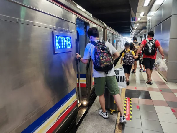 Johor Bahru Maleisië Oktober 2022 Mensen Die Ktm Trein Nemen — Stockfoto