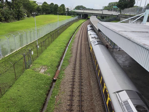 Singapur Sep 2022 Singapur Woodland Tren Istasyonunda Yolcuları Bekleyen Bir — Stok fotoğraf