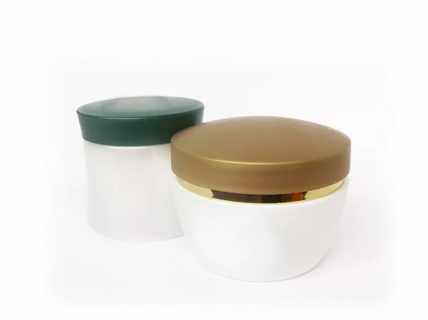 Beyaz arka plan üzerinde izole boş beyaz krem kavanoz