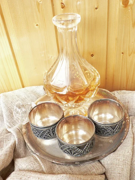 beyaz izole cam sürahi wint üç melchior bardak