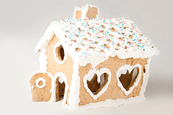 Lebkuchenhaus Mit Schneebedecktem Dach Aus Zuckerglasur — Stockfoto