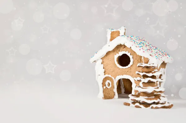 Pepparkakshus Med Snötäckt Socker Glasyr Tak — Stockfoto