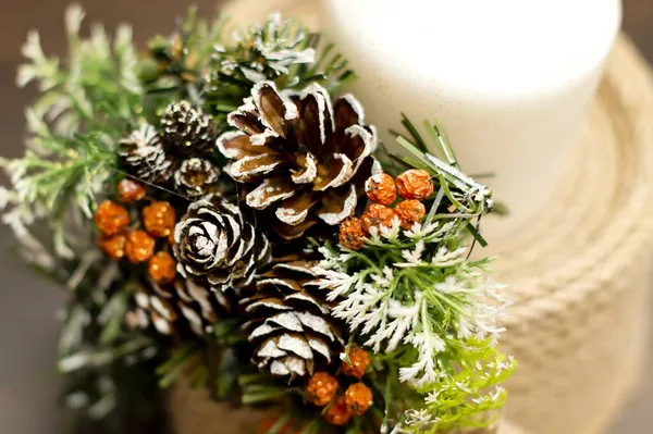 Velas Natal Ornamentos Sobre Fundo Escuro Castiçal Artesanal — Fotografia de Stock