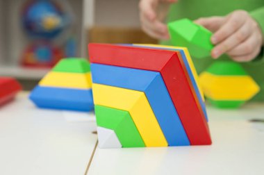 Mantıklı görevler için rakamlar. Çocuğun algısı, konsantrasyonu, mantıklı ve analitik düşüncesi için bir araç. Bir çocuğun zekasını ölçmek için uygulama, sabır eğitimi, dikkatin korunması