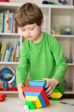 Mantıklı görevler için rakamlar. Çocuğun algısı, konsantrasyonu, mantıklı ve analitik düşüncesi için bir araç. Bir çocuğun zekasını ölçmek için uygulama, sabır eğitimi, dikkatin korunması