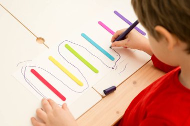 Anaokulu için mantıklı görevler. Çocuk istihdamı, iyi motor becerileri eğitimi, odaklanmayı öğrenme, görev tamamlama, çocukların motivasyonu. DIY Montessori tema etkinlikleri evde.