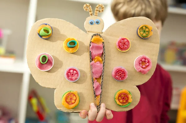 Farklı materyalleri aktif olarak keşfetmek için DIY oyuncak. Anaokulu veya anaokulu için duyusal ve hareketli eğitim seansları sağlamak için bir araç. Çocuklar ve otistler için Montessori tipi mesleki terapi.