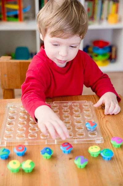 Contando Juego Recoger Cantidad Correcta Tapas Por Número Asignado Niño —  Fotos de Stock