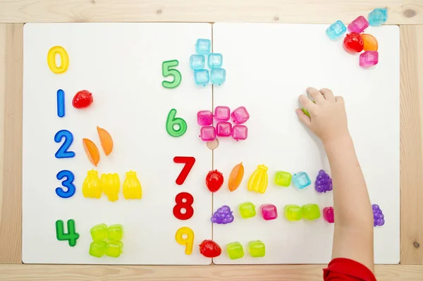 Números Brinquedos Frutos Dígitos Artificiais Ideia Para Crianças Aprenderem Contar — Fotografia de Stock