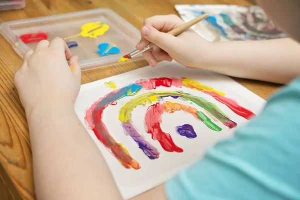 Arcobaleno Diverso Ragazzi Che Disegnano Con Guazzo Attività Bambini Giornata — Foto Stock