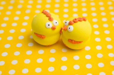 Tatlı tavuk şekeri. Bahar tatili, Paskalya teması.