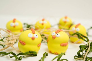 Tatlı tavuk şekeri. Bahar tatili, Paskalya teması.