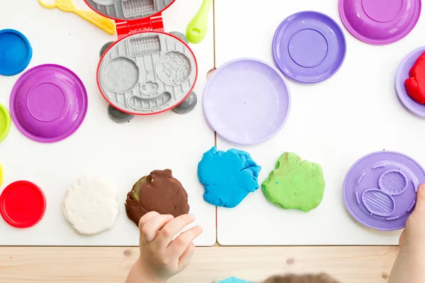 Cocinar Con Masa Juego Niño Juega Con Diferentes Colores Plastilina — Foto de Stock