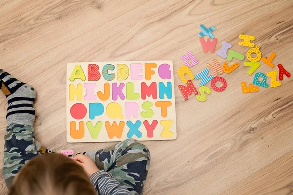 Bébé Apprentissage Précoce Lettres Bois Alphabet Enfants Lisant Puzzle Jeu — Photo