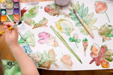 Color the leaves. Memory and imagination training exercise. Montessori methodology tool for focus on, concentration, speech therapy and hand training.