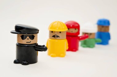 Farklı mesleklerden oyuncak heykelcikler koleksiyonu..