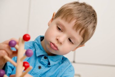 Tahta ağaç oyunu. Dikkat, hareket koordinasyonu, sabır geliştirme, odaklanma egzersizi. Montessori tipi oyuncak