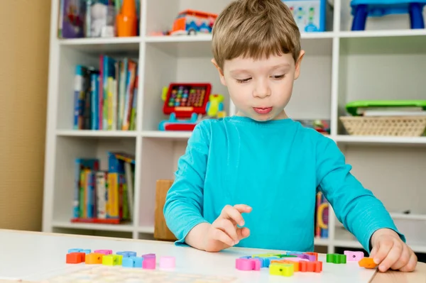 Crianças Aprendendo Números Através Jogo Atividade Sensorial Com Números Madeira — Fotografia de Stock