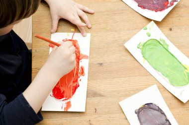 Renk karıştırma görevi. Çocuk aktiviteleri, evde çocuklar için kolay fikirler. Evde sanat dersleri. Çocuklar için DIY görevleri. Erken okul öncesi eğitim.