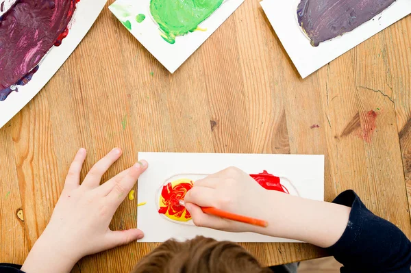 Renk karıştırma görevi. Çocuk aktiviteleri, evde çocuklar için kolay fikirler. Evde sanat dersleri. Çocuklar için DIY görevleri. Erken okul öncesi eğitim.
