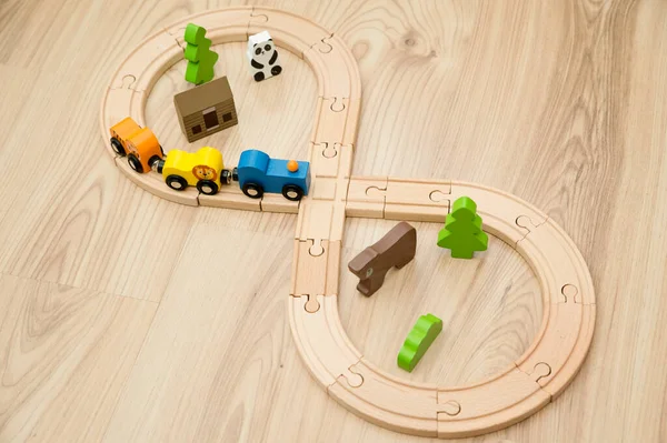 Holzbahn Und Zug Mit Tierwagen Auf Holzboden Nostalgie Spielzeug Aus — Stockfoto