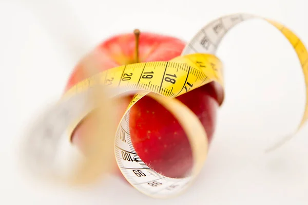 Dietní Koncept Jablkem Měřicí Páskou Ztráta Hmotnosti Počítání Kalorií Zdravá — Stock fotografie