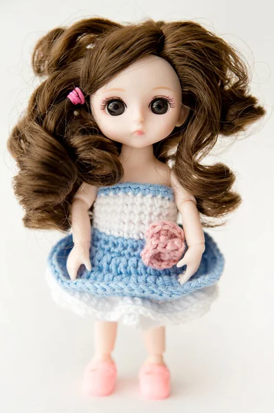 Маленькая Девочка Милая Кукла Красочным Вязальным Платьем — стоковое фото