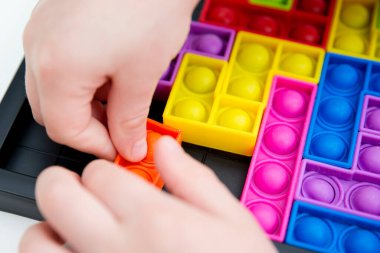 Şekillere uyuyor. Plastik renkli 