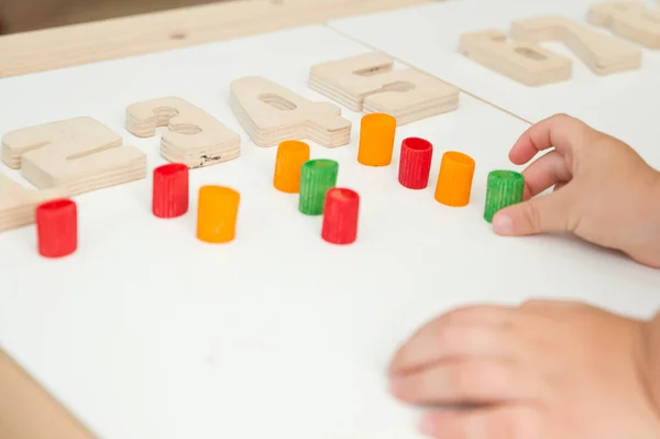 Math Fun Calculation Marking Uncooked Pasta Colored Natural Wood Numbers — Stock fotografie