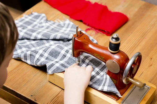 Learning Professions Boy Sewing Clothes Mechanical Hand Sewing Machine Retro — Stockfoto