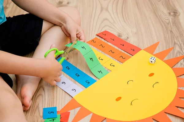 Happy learning. Paper Sun with numbers from one to six. Early education Basic Teaching Tool for Nursery and Preschool.