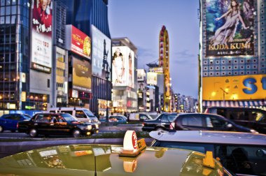 Taksi ve Otomobil akşam dotonbori Osaka bölgesi
