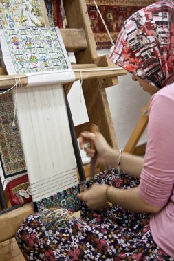 weaver ile tahta dokuma tezgahı