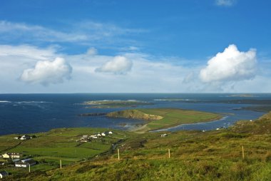 gün batımında İrlandalı peyzaj