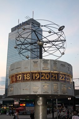 Dünya saati içinde alexanderplatz - berlin