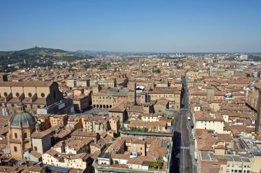 asinelli Kulesi için ana kare havadan görünümü